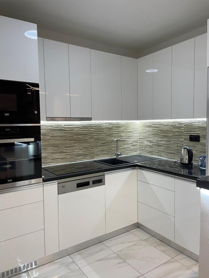 Luka Apartments Flatiron Skopje Eksteriør billede