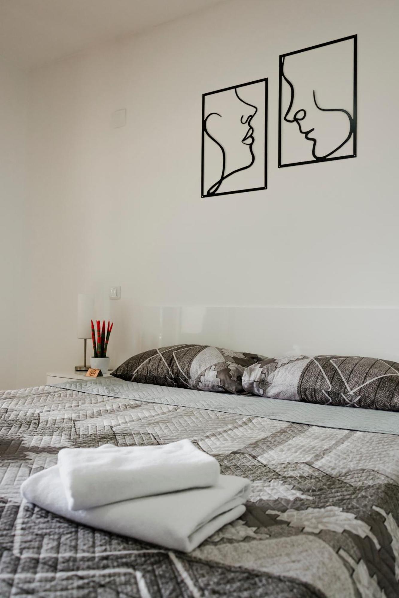 Luka Apartments Flatiron Skopje Eksteriør billede